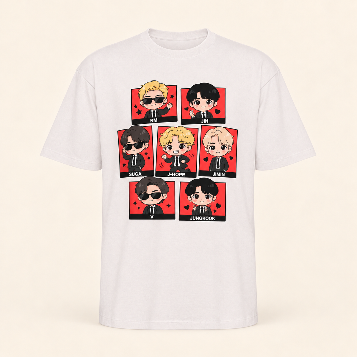 Polera oversize BTS Chibi prenda sola sobre fondo crema