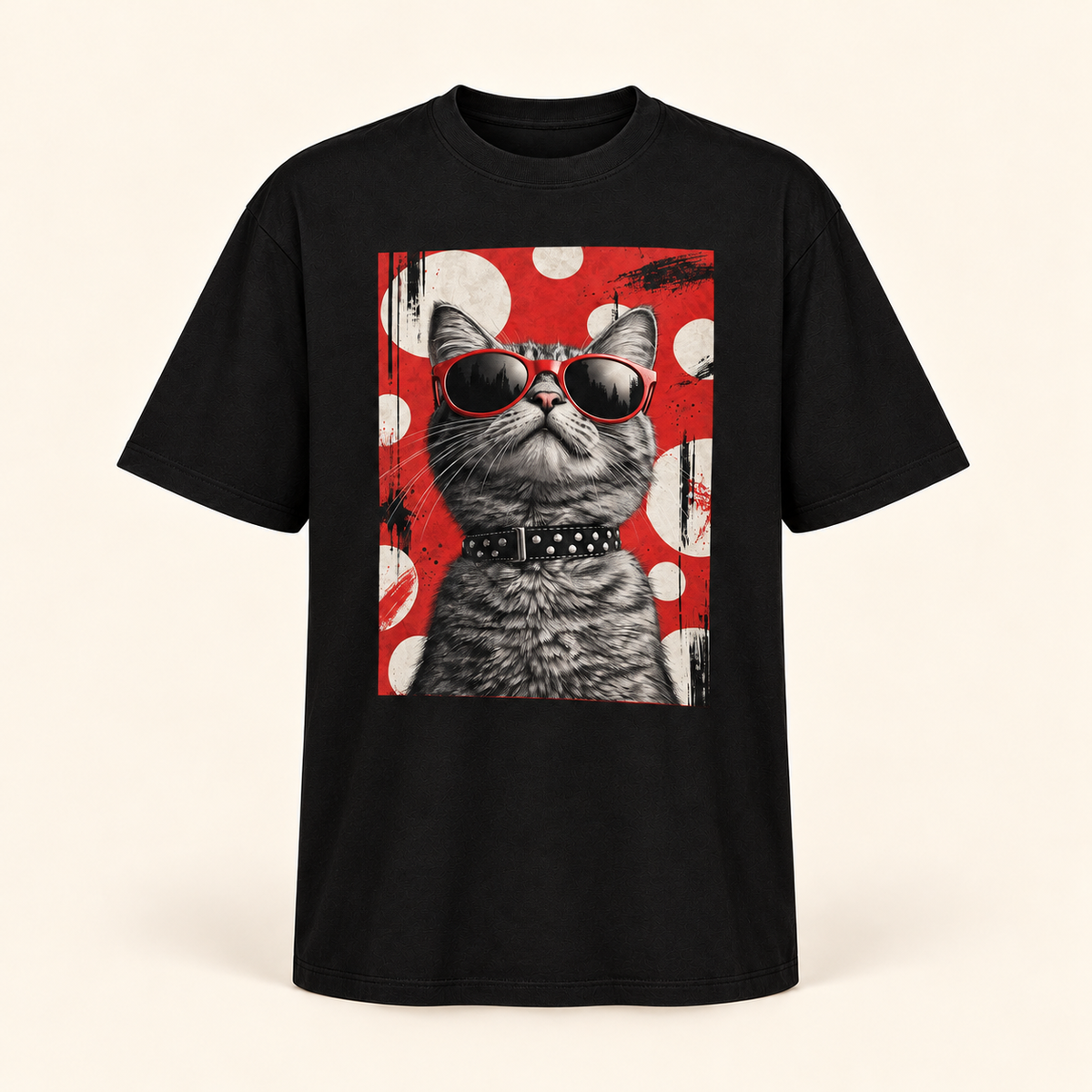 Polera oversize Gato Rebelde negro, vista frontal de la prenda, sobre fondo crema