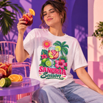 Polera oversize clara con diseño Sangría Season, frutas y flores tropicales