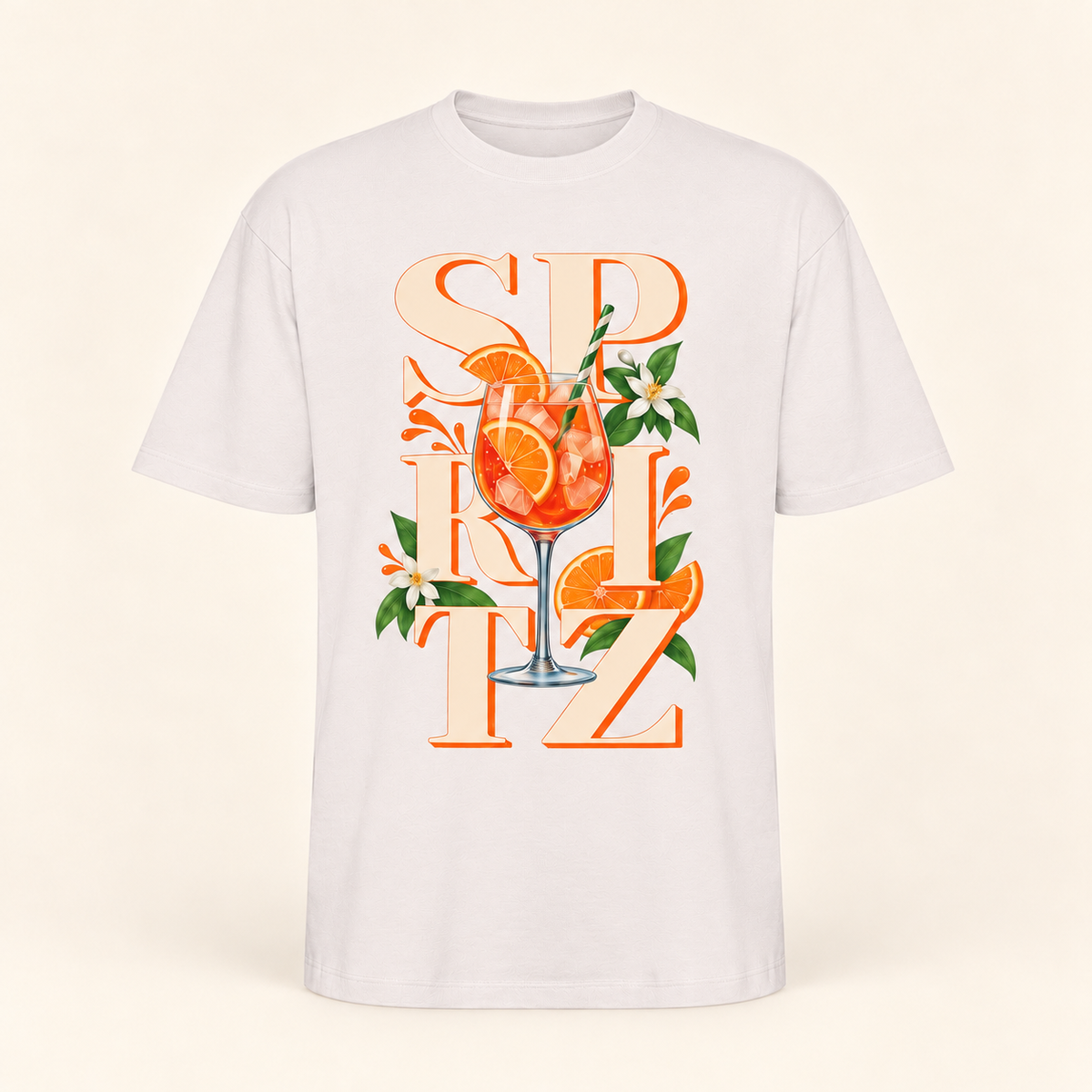 Polera oversize Spritz, prenda sola sobre fondo crema
